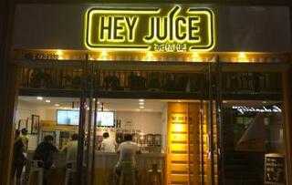 张小姐张先生签约新疆乌鲁木齐HEYJUICE茶桔便加盟店