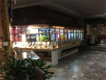 鹅货饿人锅屋加盟店形象图